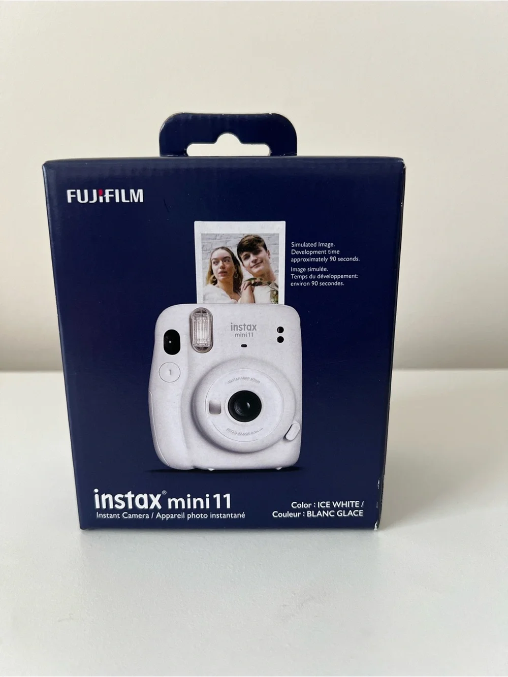 NWT Fujifilm Instax Mini 11 Instant Camera in Ice White with Strap & Batteries